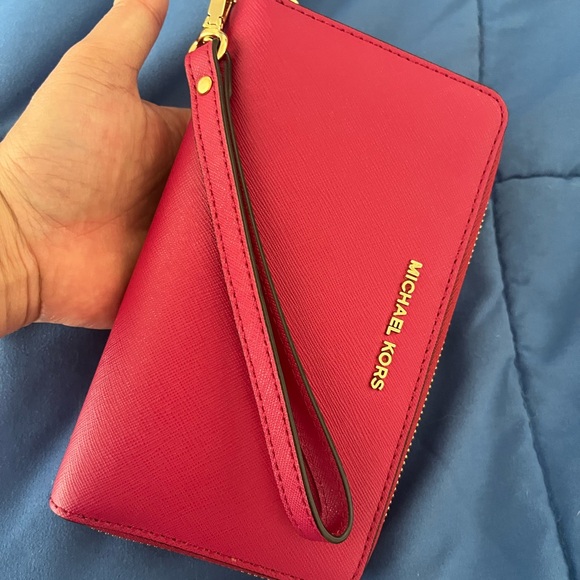 Michael Kors Zip Medium Wallet - Picture 15 of 15